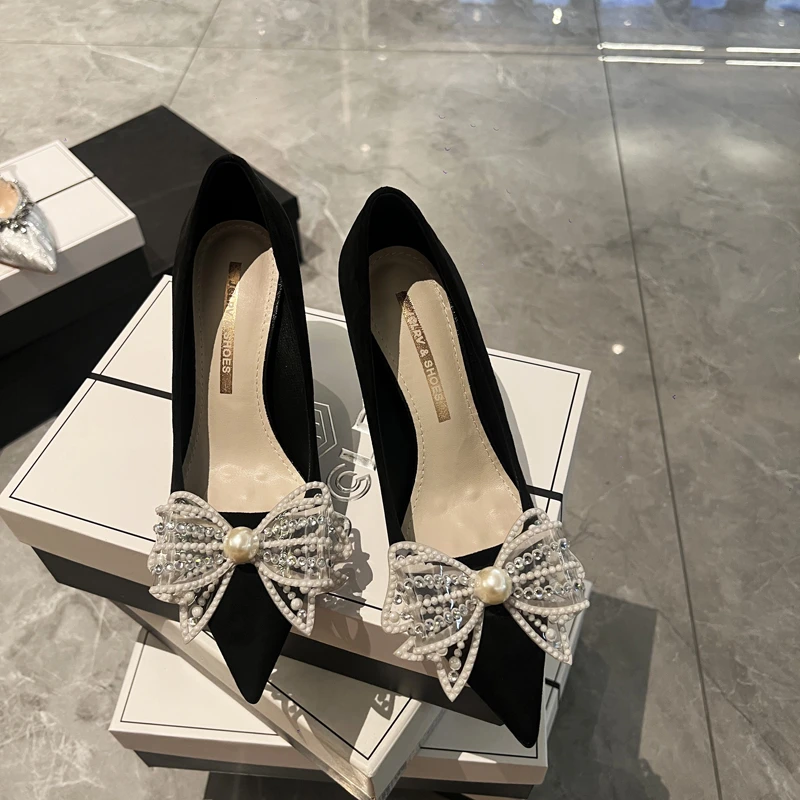 法式新款蝴蝶珍珠绒面单鞋细高跟鞋百搭女气质浅口单鞋黑色尖头