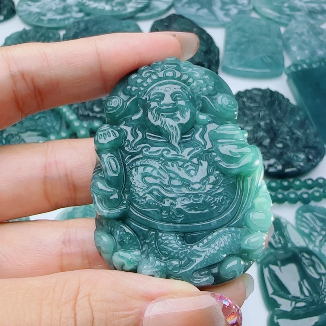 翡翠未镶嵌颈饰多样性发货天然的A货翡翠