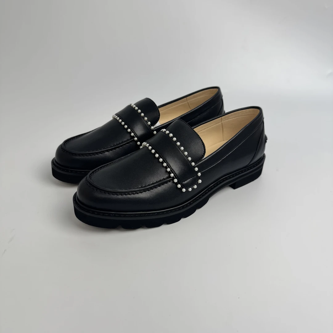 2025年欧洲站新款珍珠哑光亮面春季增高时尚百搭黑色休闲乐福鞋