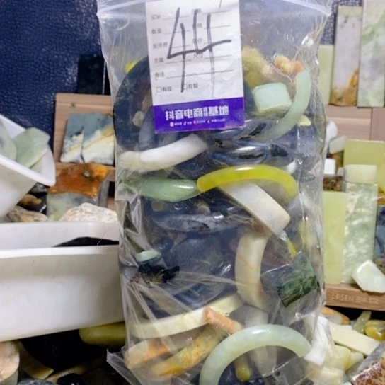 【闪购商品】蛇纹石玉珠宝玉器未镶嵌晟*