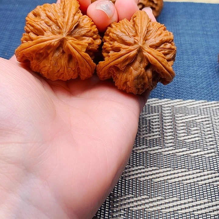 高***高文玩核桃吊坠三棱