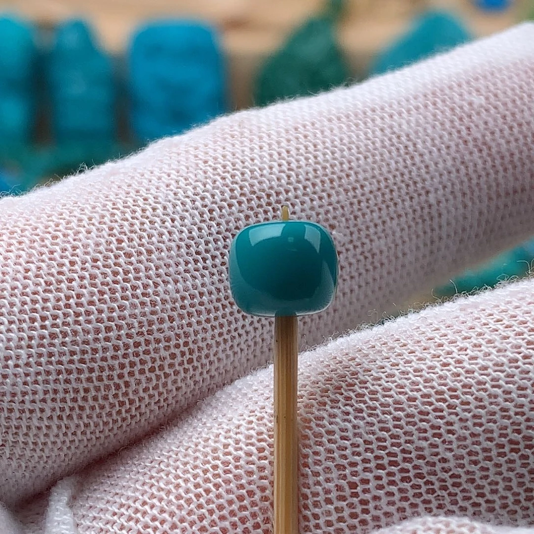 绿松石未镶嵌颈饰