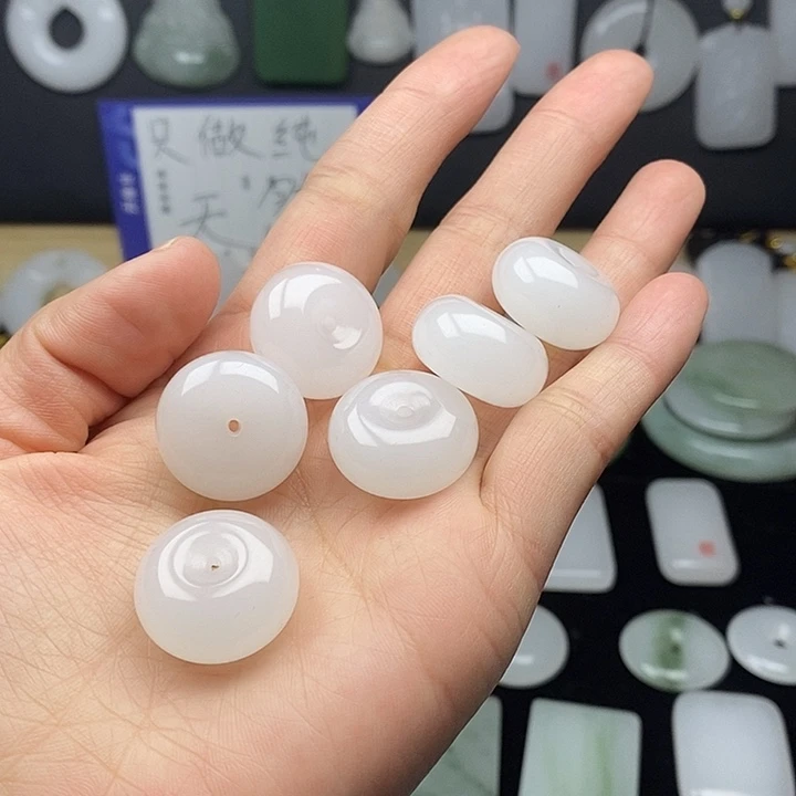 石英质玉颈饰未镶嵌