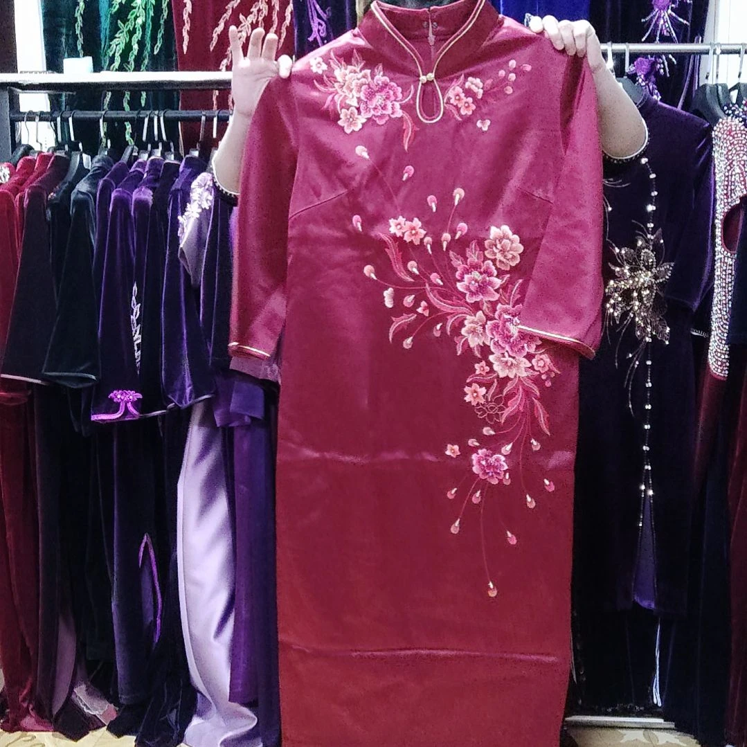 枣红醋酸刺绣长款旗袍3xl125斤左右