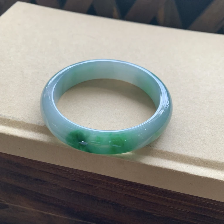 39，冰润细腻阳绿手镯，天然缅A翡翠，圈口56.9-12.8-7.9