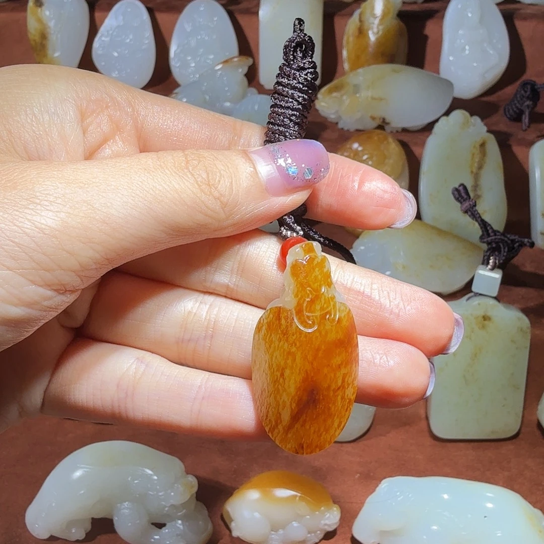 福***威和田玉未镶嵌颈饰