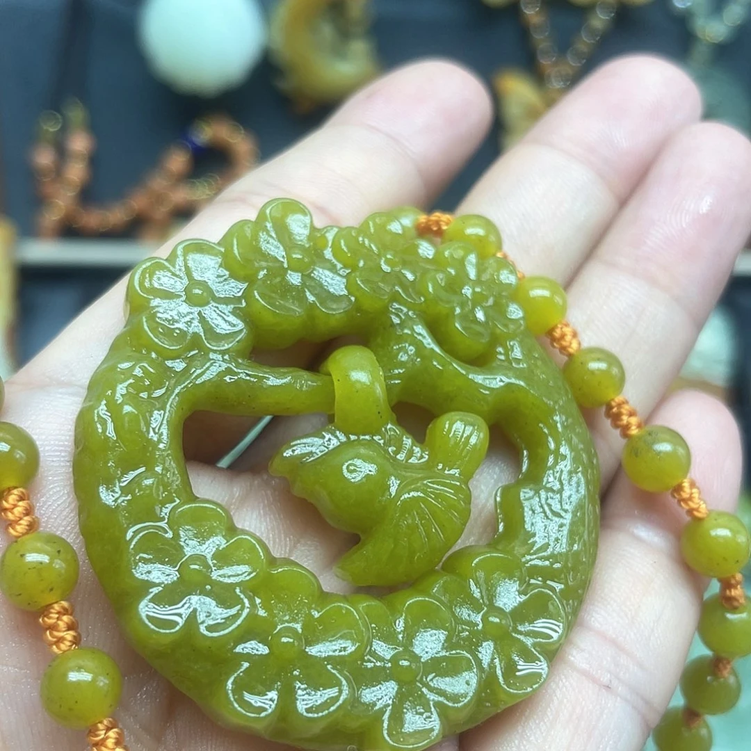未镶嵌蛇纹石玉颈饰