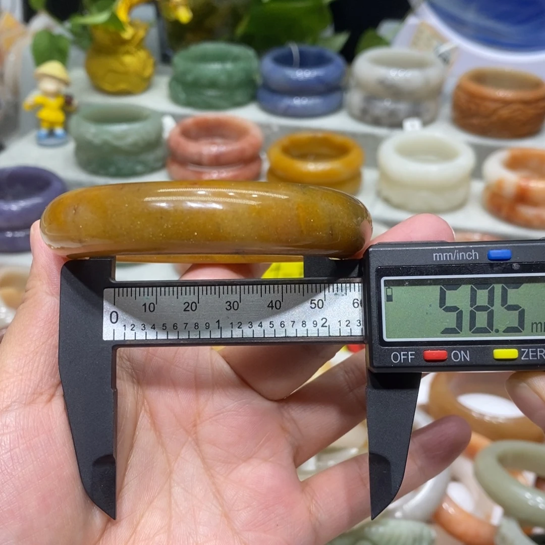 石英岩玉未镶嵌手镯
