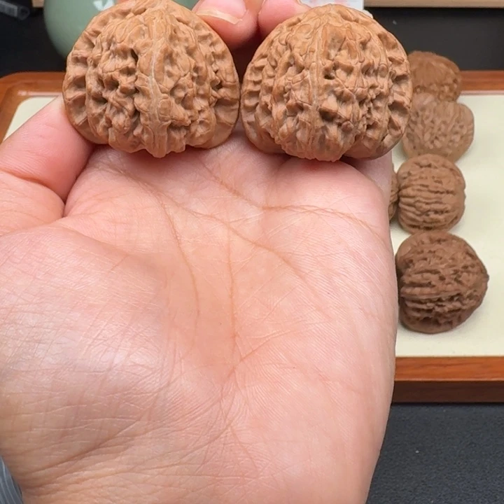 文玩核桃把件三角白39全品