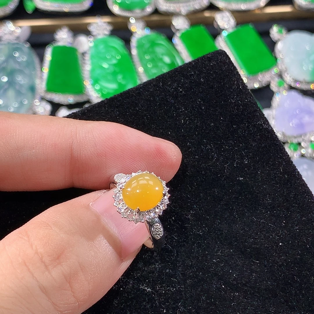 翡翠18K金镶嵌戒指