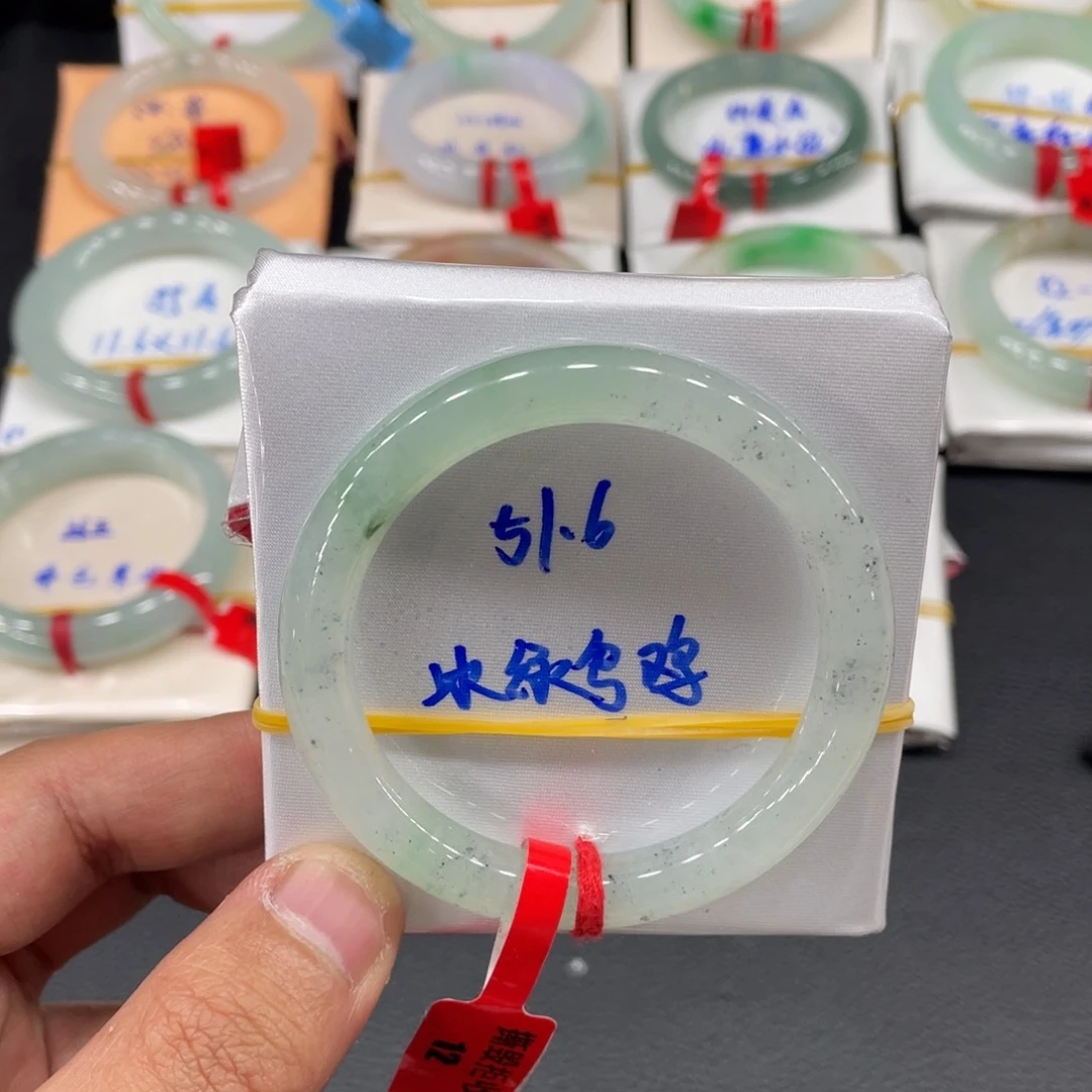 翡翠手镯未镶嵌缅甸翡翠