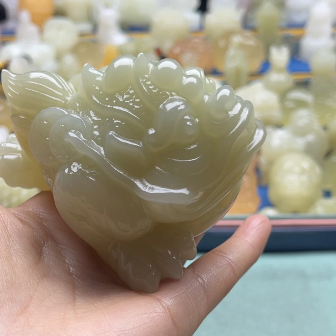 祝***余玉天然桌面小摆件