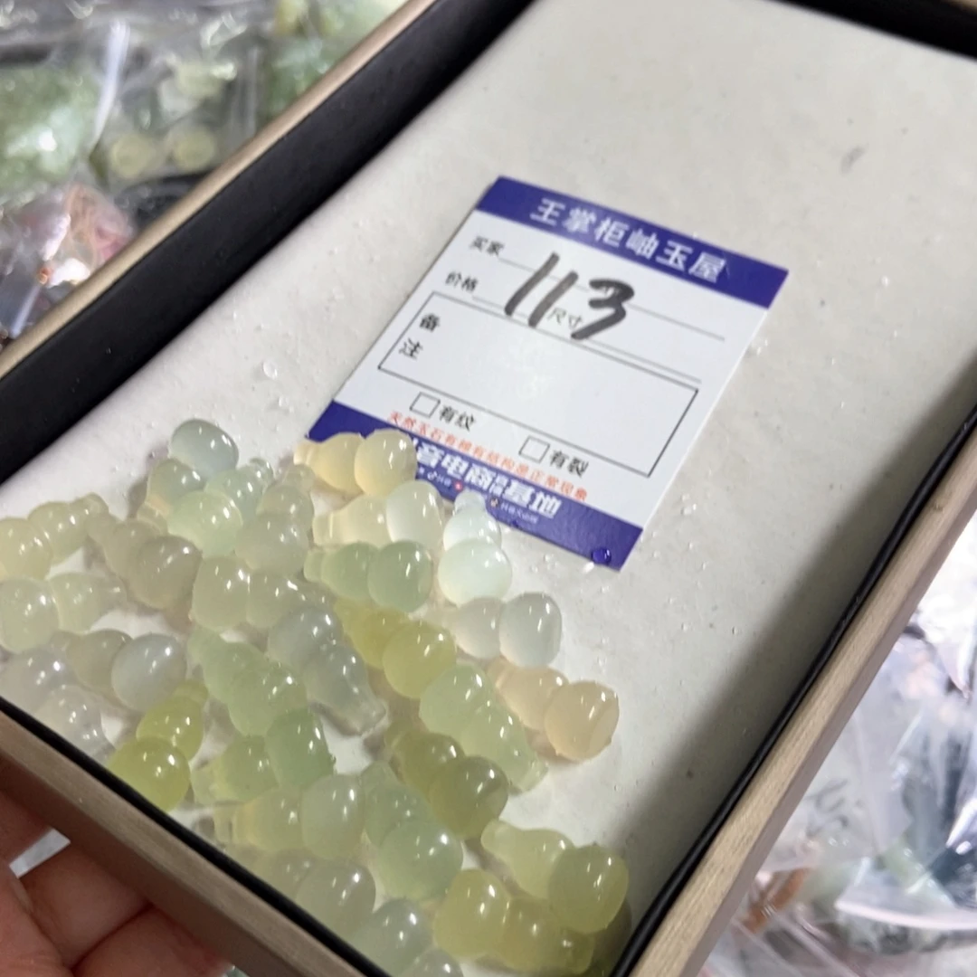 岫玉吊坠吊坠未镶嵌多样性，发一个