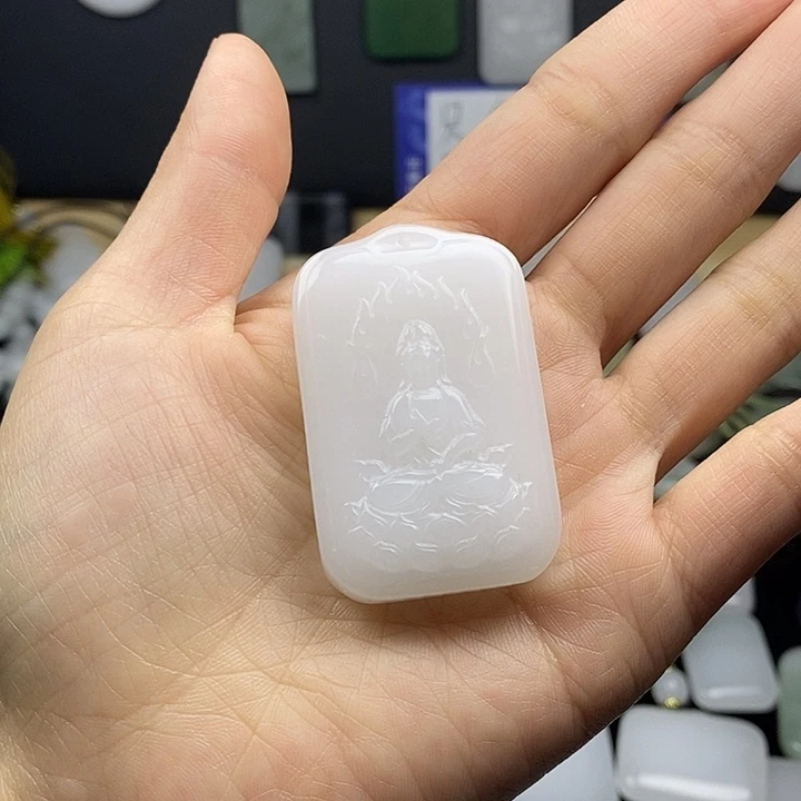 石英质玉颈饰未镶嵌亮*