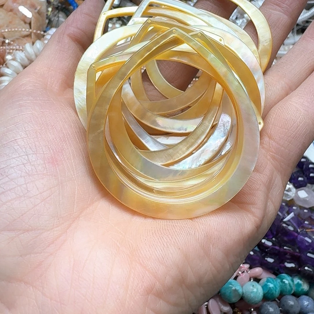 玛瑙/玉髓未镶嵌珠宝半成品2个黄金贝吊坠