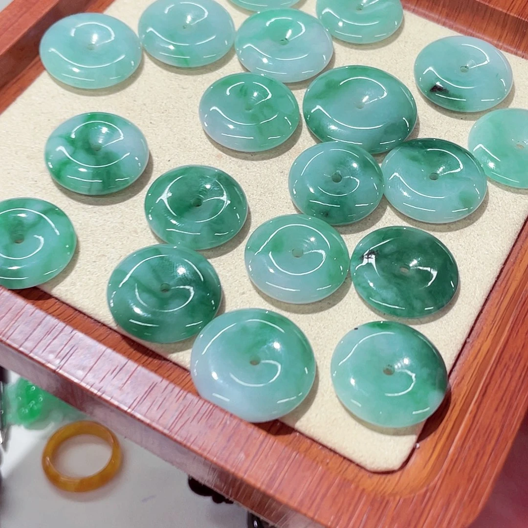 翡翠未镶嵌颈饰先鉴后发一物一证