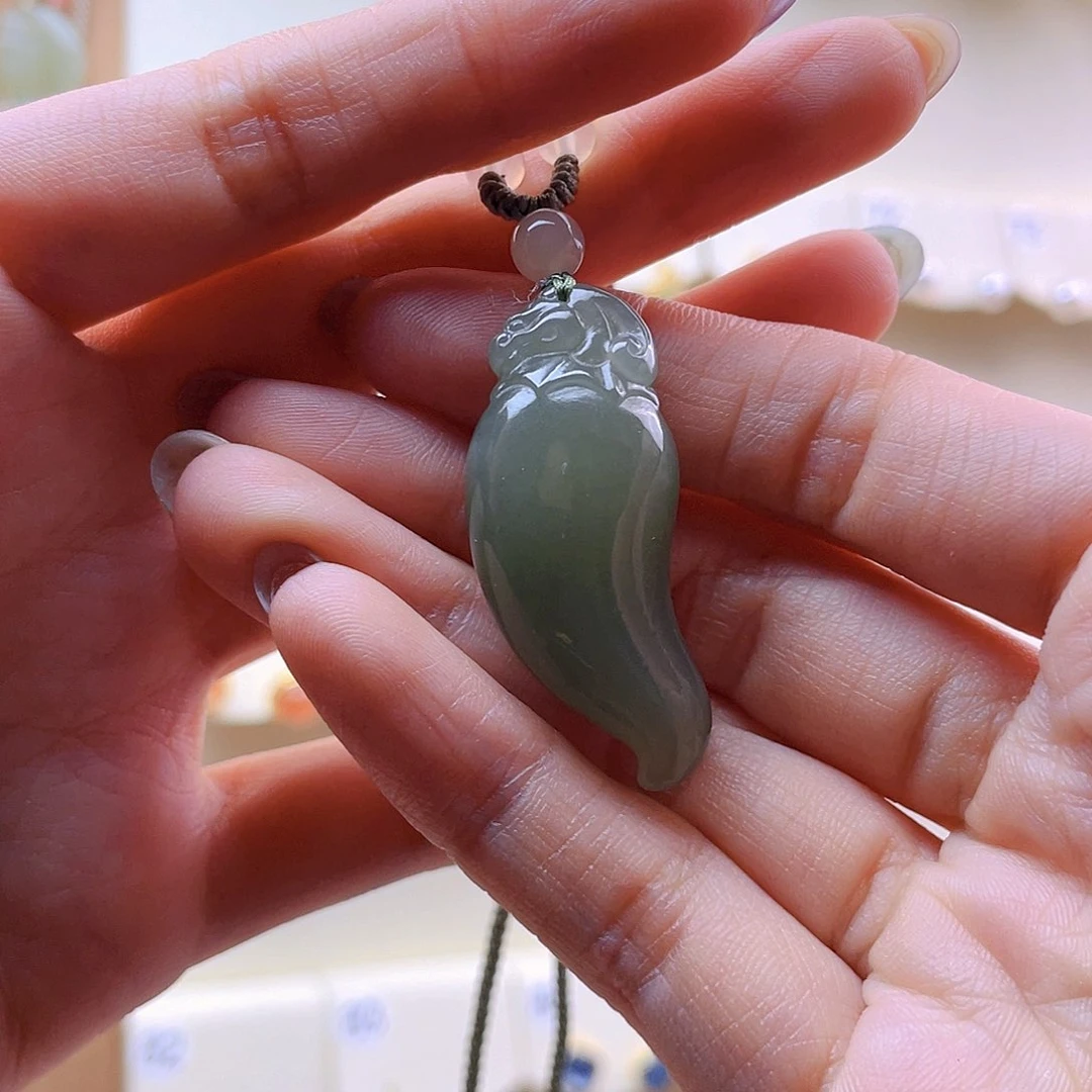 和田玉吊坠(赠链)未镶嵌小*闺