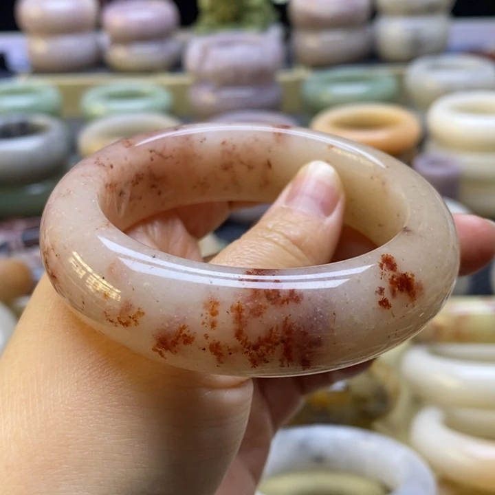 石英岩玉未镶嵌手镯