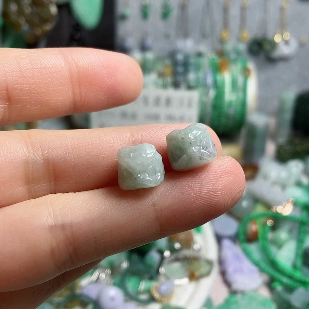 翡翠颈饰未镶嵌醒狮头2个