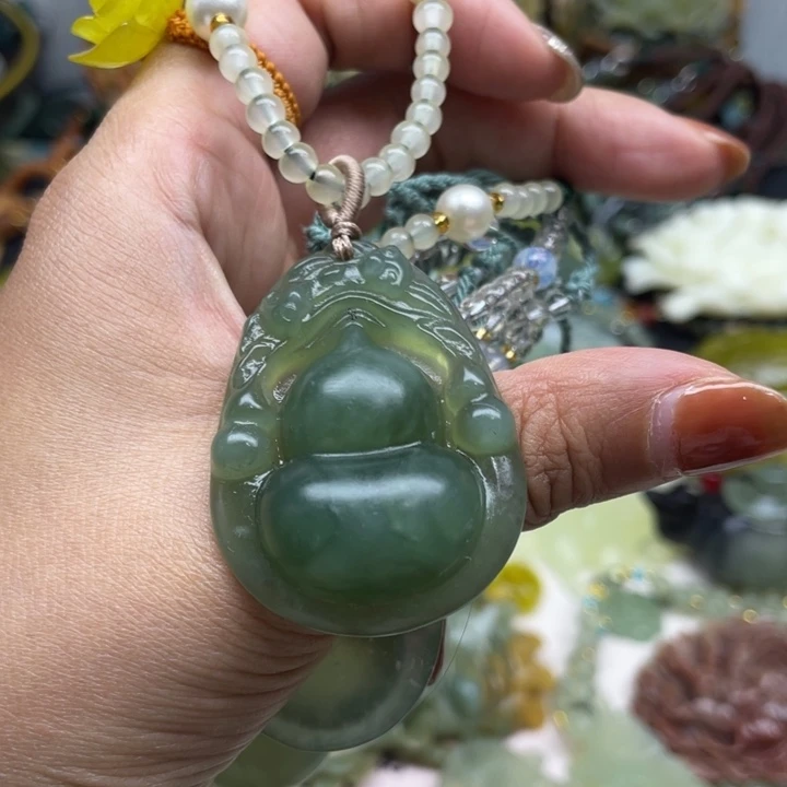 蛇纹石玉未镶嵌颈饰