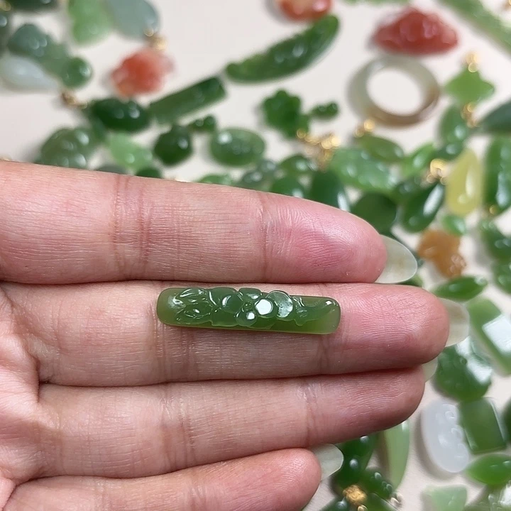 和田玉（碧玉）未镶嵌颈饰手牌