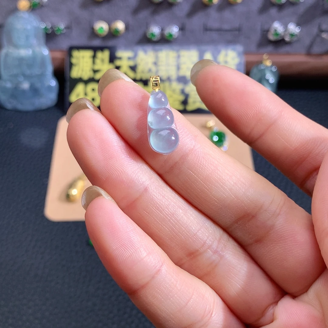 翡翠18K金镶嵌颈饰豆子