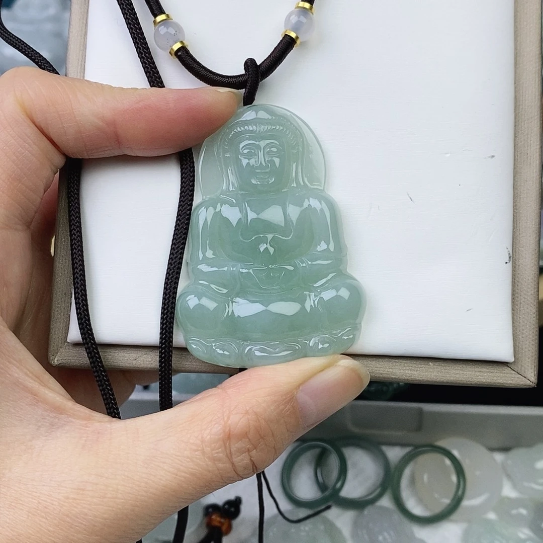 翡翠未镶嵌颈饰观音