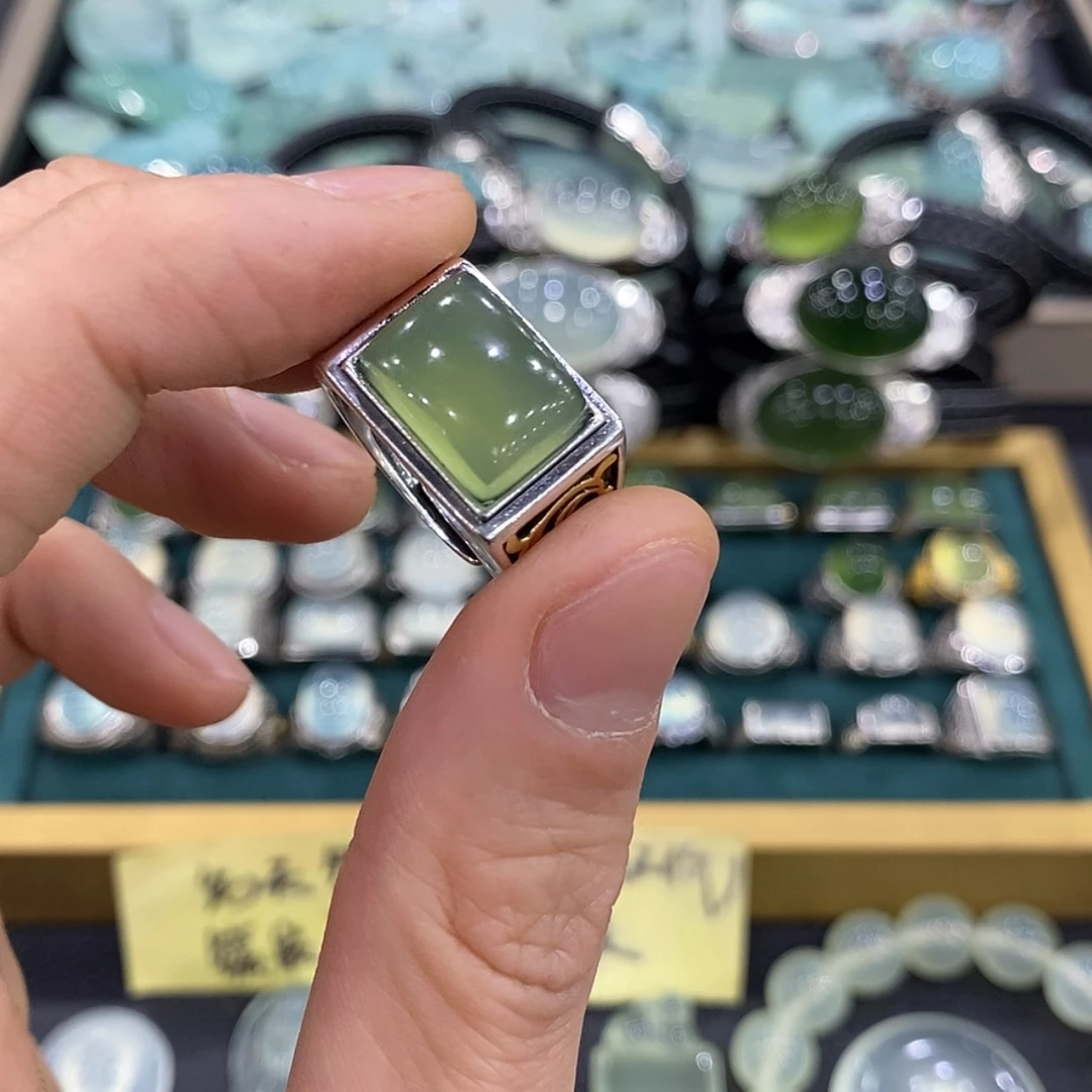 【闪购商品】银S925镶嵌蛇纹石玉戒指就****动