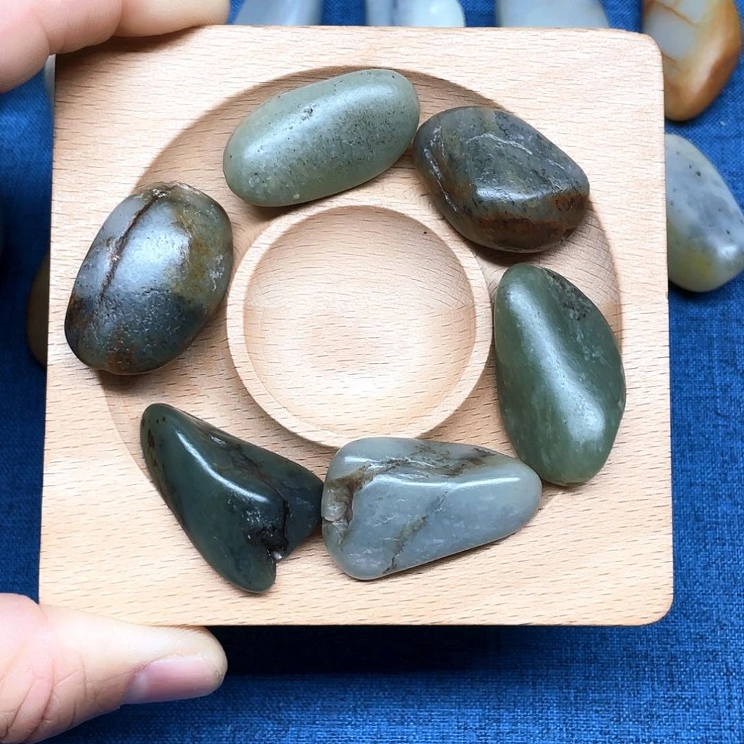 和田玉未镶嵌挂件春**步