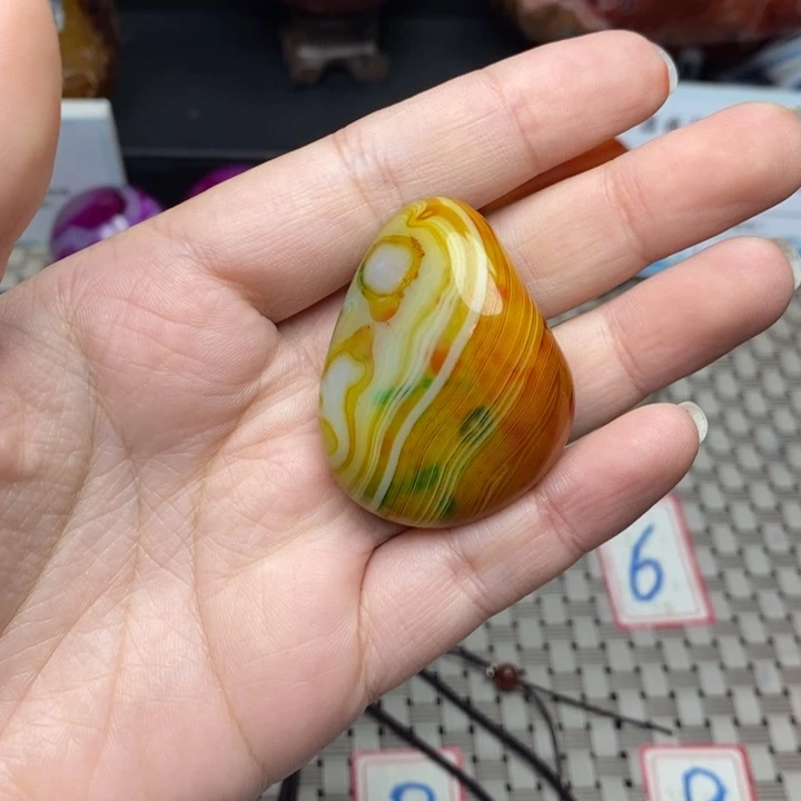 Z***w未镶嵌原石玛瑙/玉髓打孔不退不换