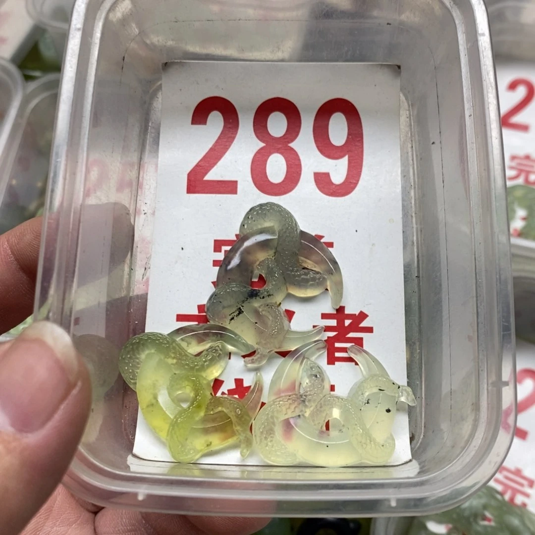 蛇纹石玉吊坠足银镀金镶嵌