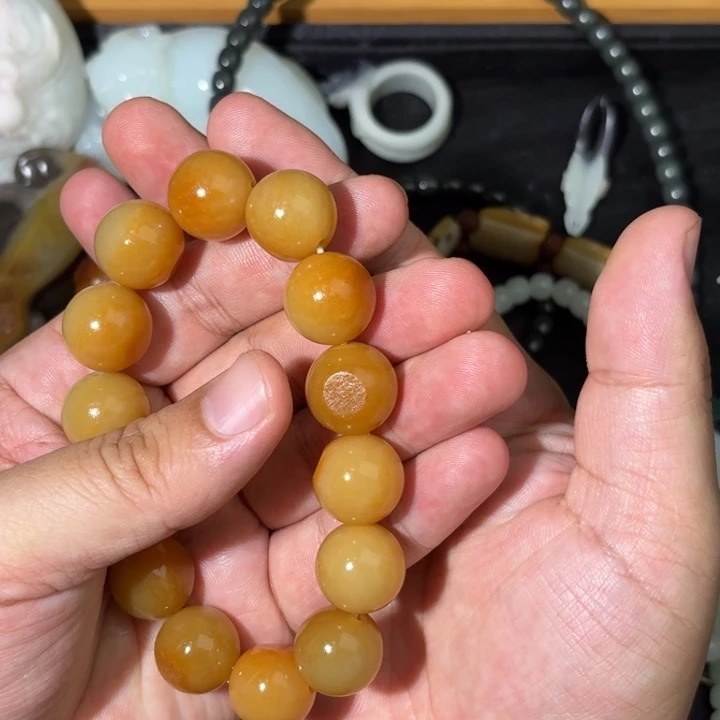 颈饰未镶嵌和田玉（白玉）