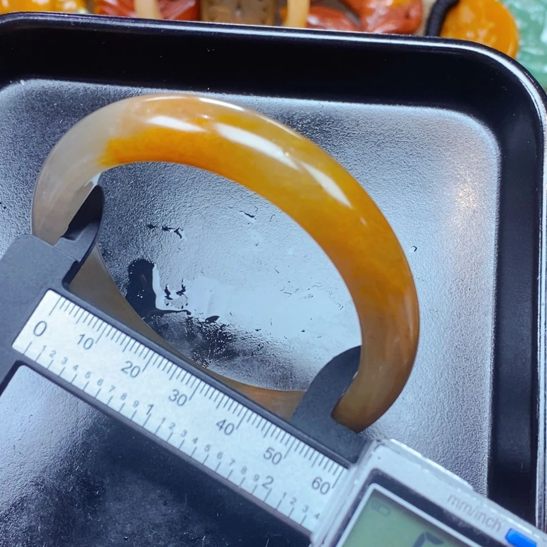 石英质玉（黄龙玉）未镶嵌颈饰