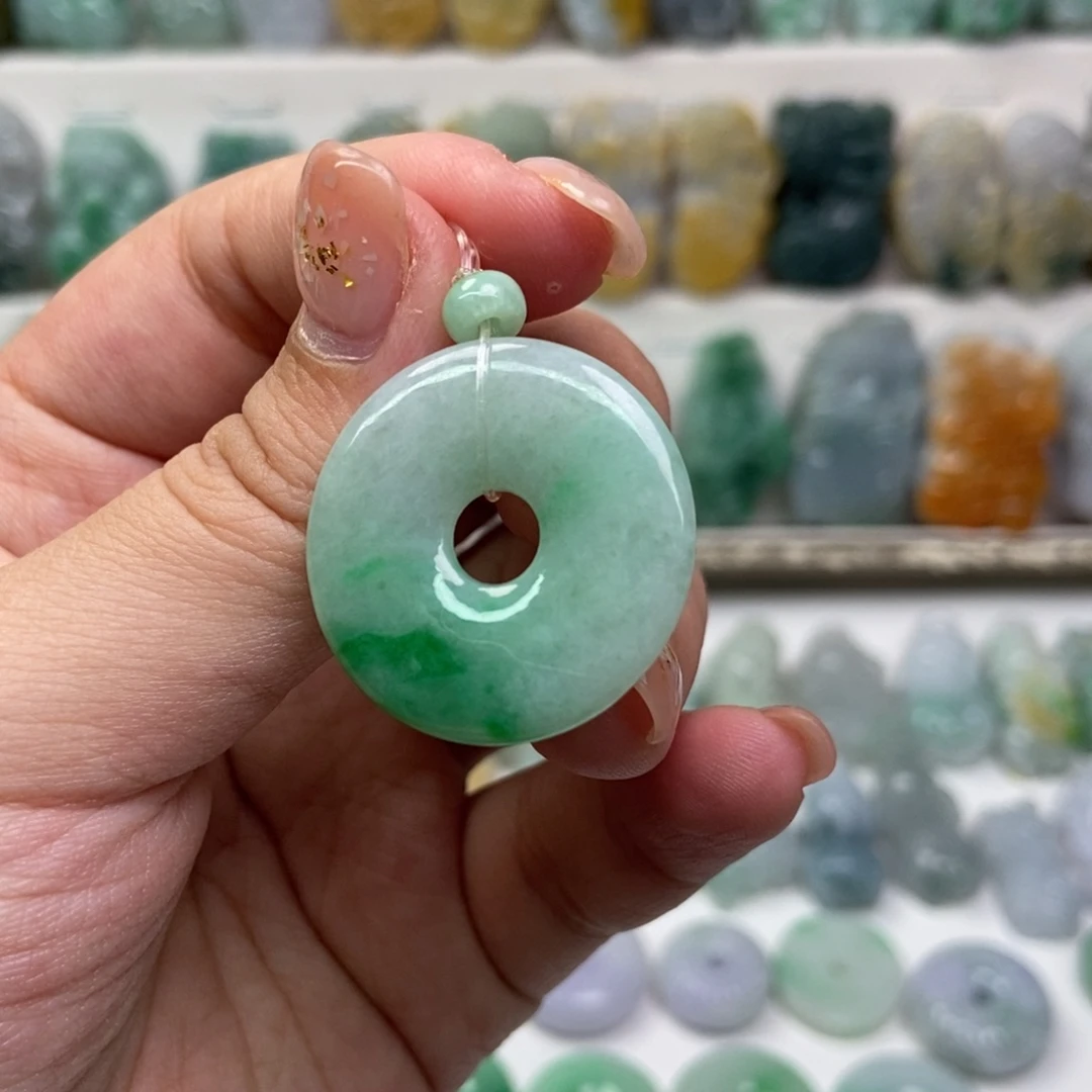 翡翠未镶嵌吊坠(赠链)