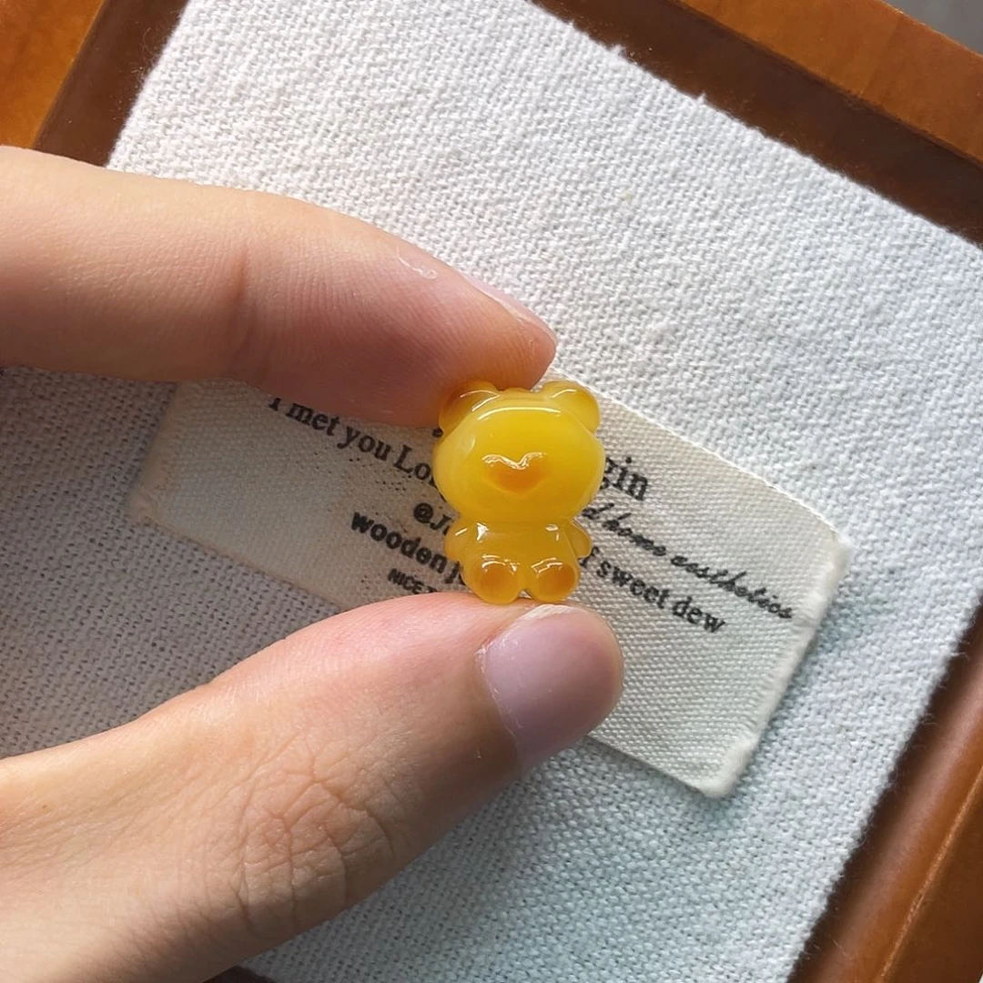 未镶嵌琥珀裸石小熊