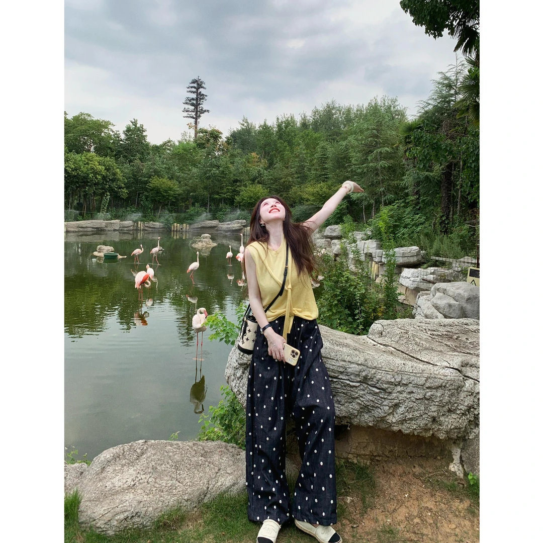 2025夏季新款韩系松弛感圆领针织背心上衣披肩搭配波点阔腿裤套装