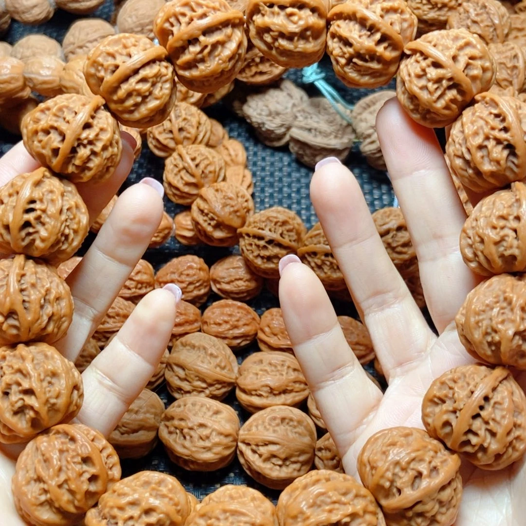 文玩核桃手串为****战京八棱