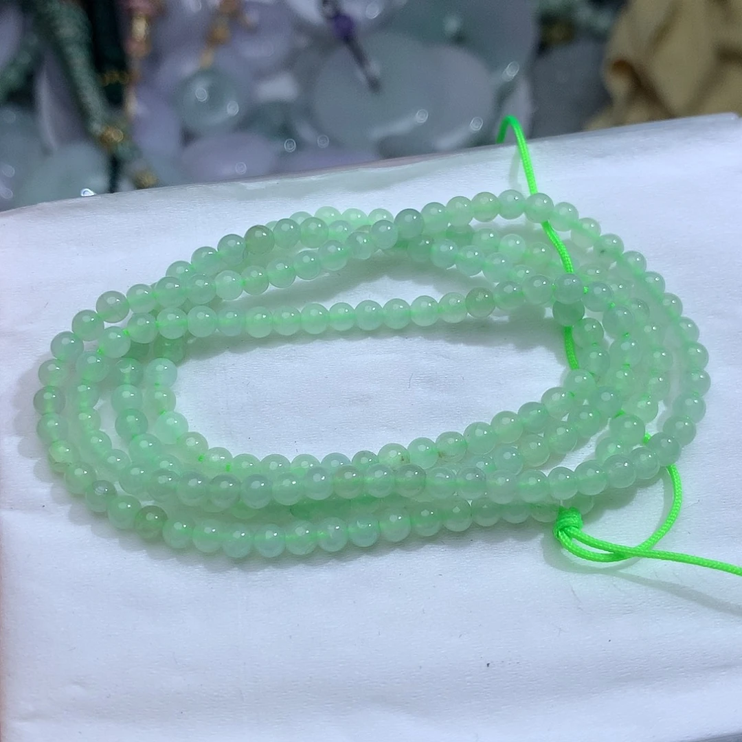 翡翠未镶嵌颈饰438。