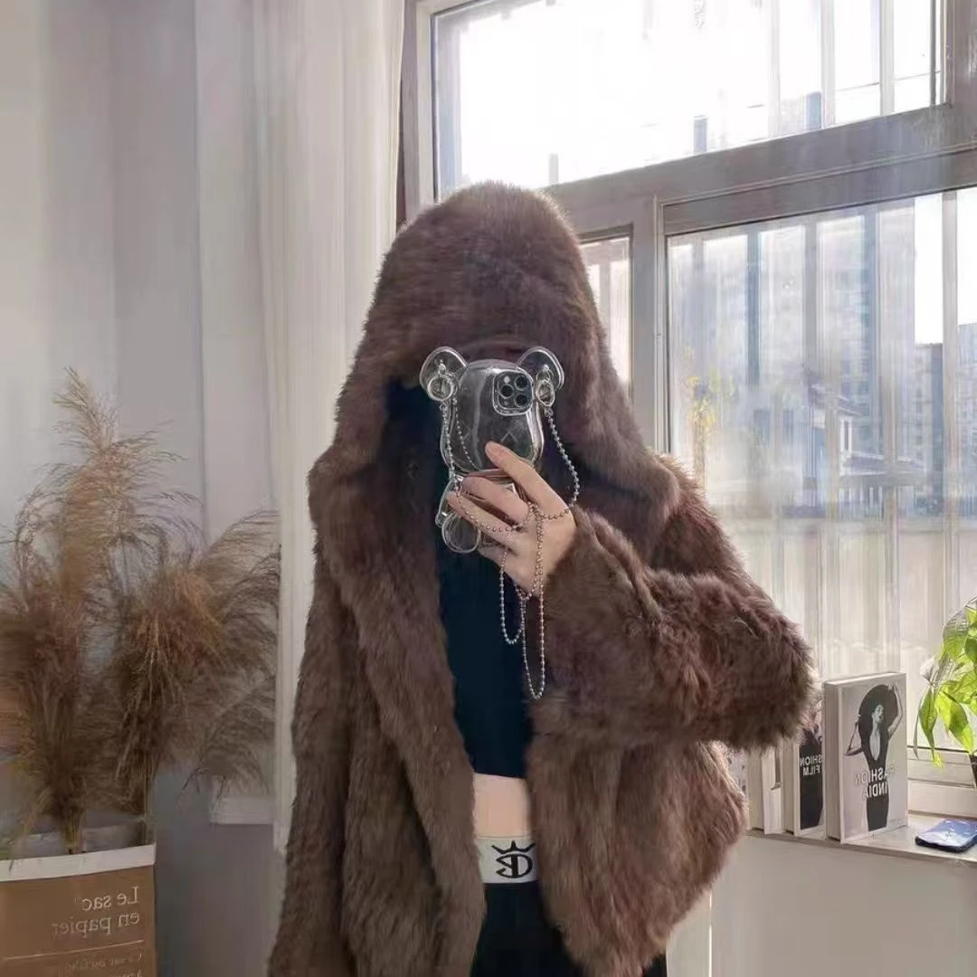 反季服饰直播间为主