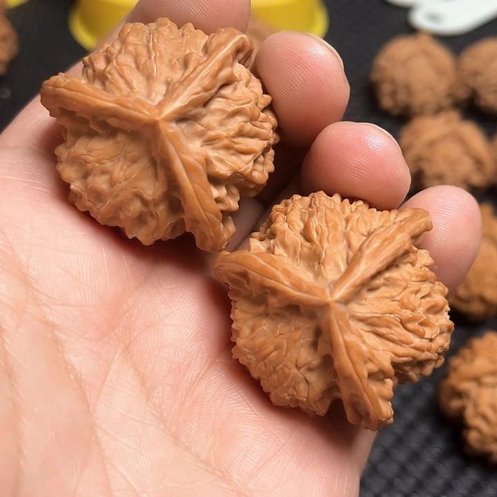 桃核把件40四棱核桃