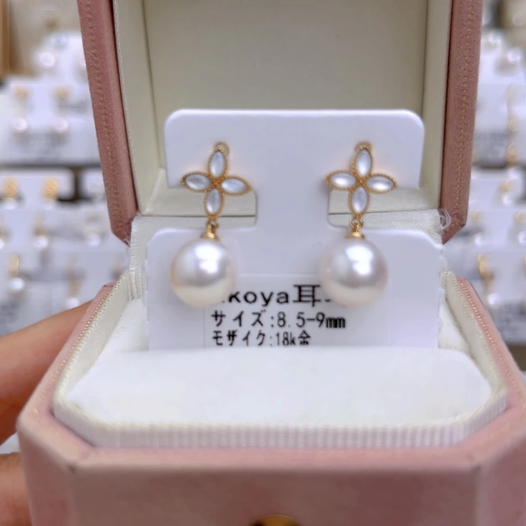 18K金镶嵌海水珍珠耳饰