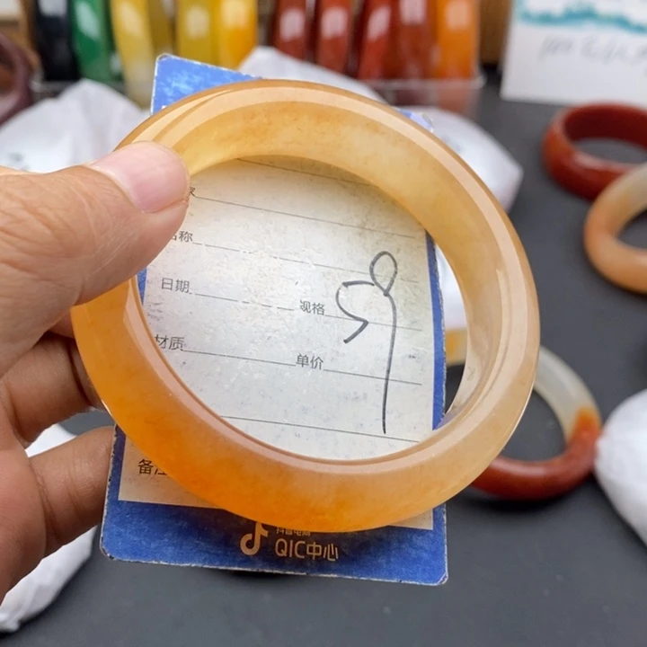 未镶嵌手镯石英质玉