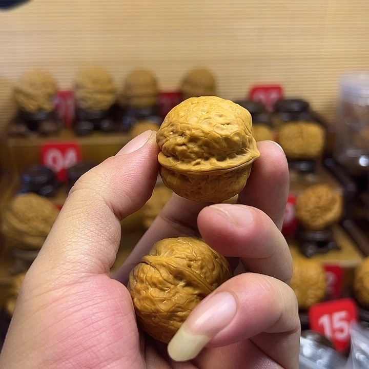 文玩核桃把件马踏飞燕