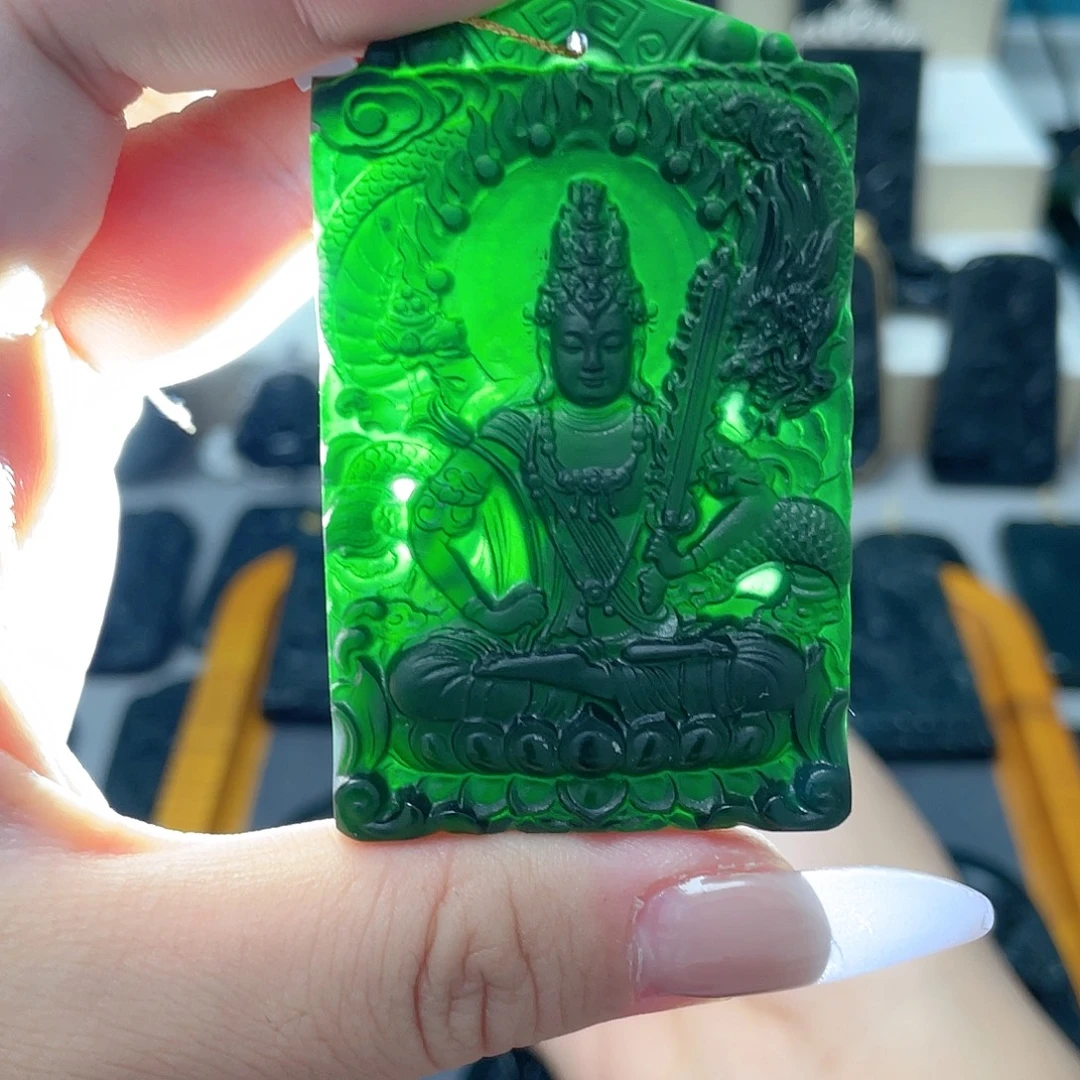 M***徐未镶嵌蛇纹石玉吊坠