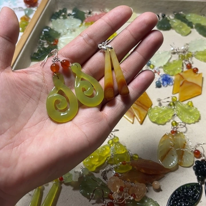 合金蛇纹石玉耳饰