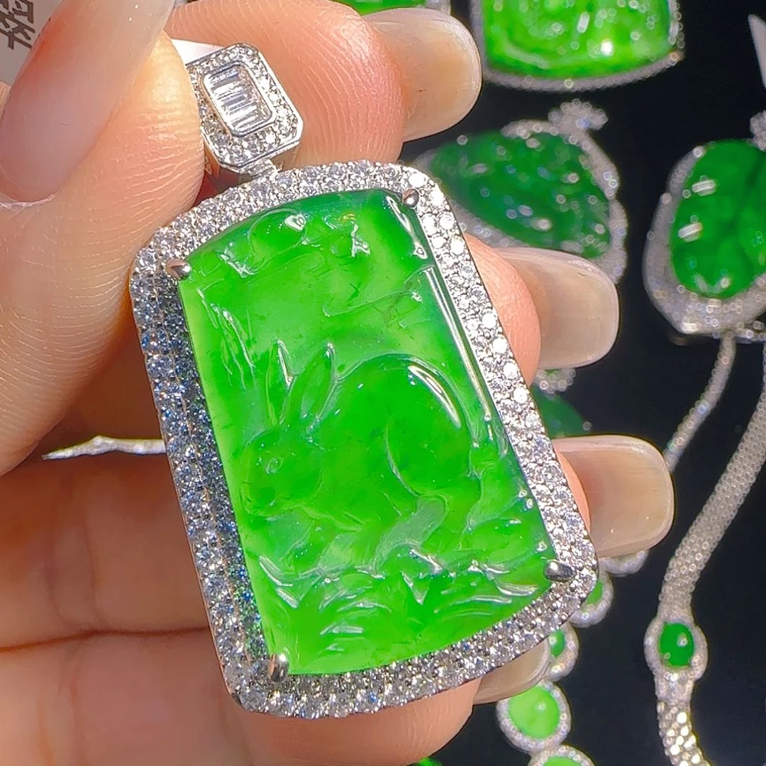 翡翠吊坠(赠链)未镶嵌