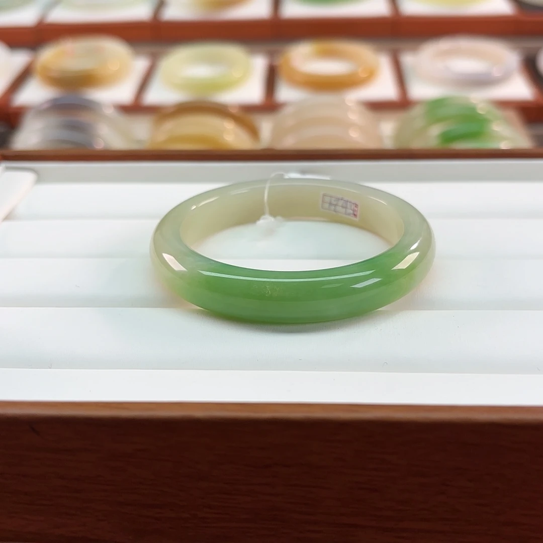 和田玉未镶嵌手镯【一抹浓翠】