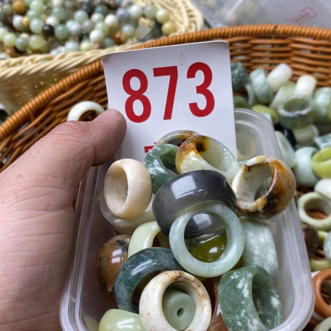 蛇纹石玉挂坠未镶嵌