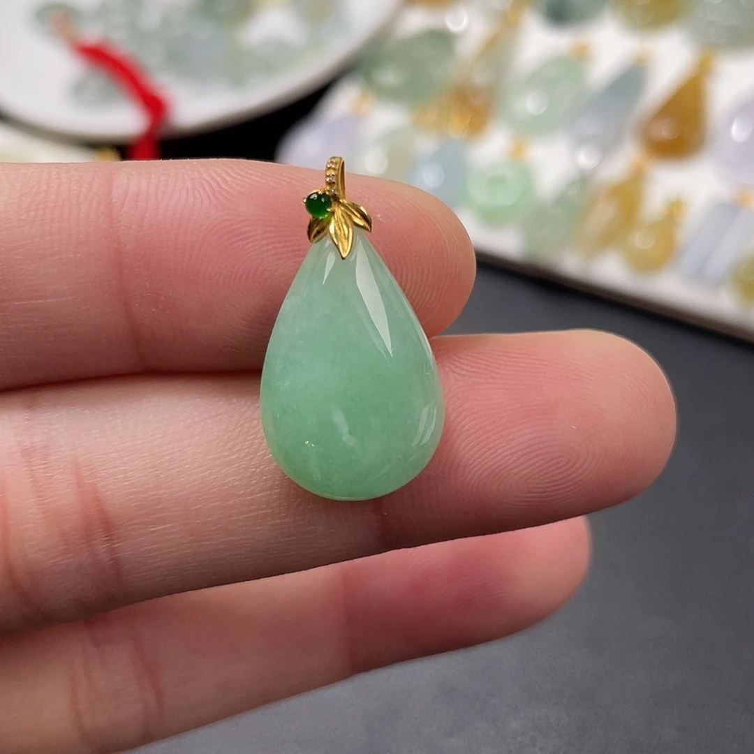 翡翠18K金镶嵌吊坠(不含链)水滴