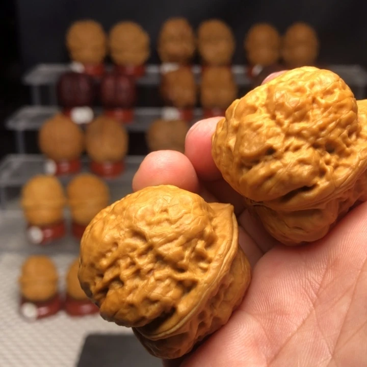 文玩核桃把件14 卧莲金蟾